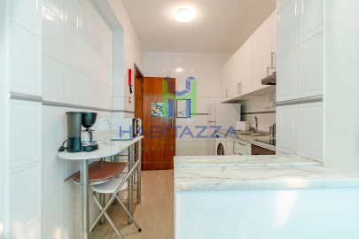 Apartamento T2 para Arrendamento em Estômbar e Parchal