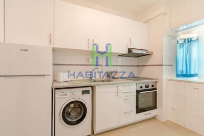 Apartamento T2 para Arrendamento em Estômbar e Parchal