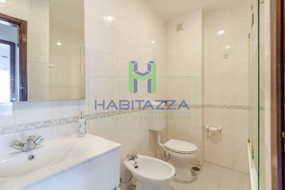 Apartamento T2 para Arrendamento em Estômbar e Parchal