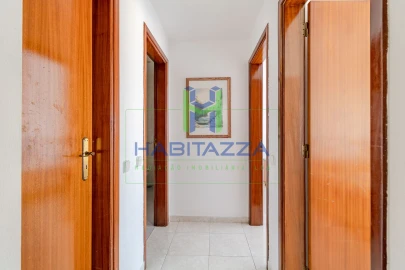 Apartamento T2 para Arrendamento em Estômbar e Parchal