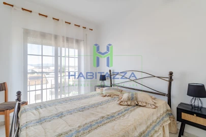 Apartamento T2 para Arrendamento em Estômbar e Parchal