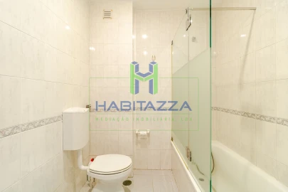 Apartamento T2 para Arrendamento em Estômbar e Parchal