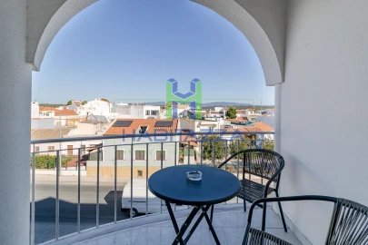 Apartamento T2 para Arrendamento em Estômbar e Parchal