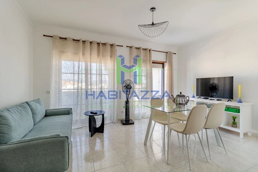Apartamento T2 para Arrendamento em Estômbar e Parchal Foto 1