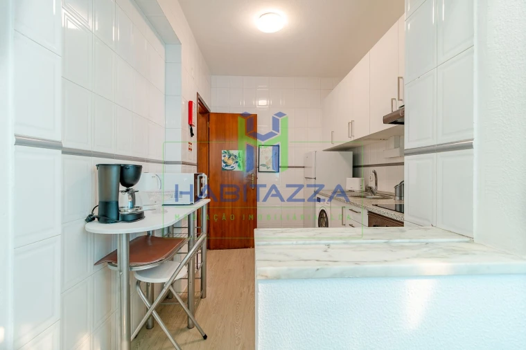 Apartamento T2 para Arrendamento em Estômbar e Parchal Foto 11
