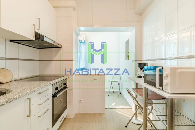 Apartamento T2 para Arrendamento em Estômbar e Parchal Foto 9