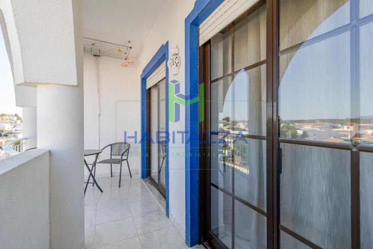 Apartamento T2 para Arrendamento em Estômbar e Parchal Foto 5
