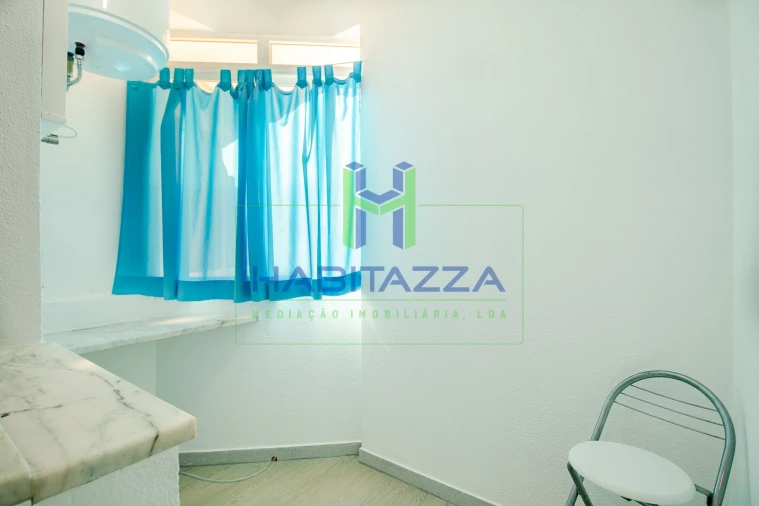 Apartamento T2 para Arrendamento em Estômbar e Parchal Foto 10
