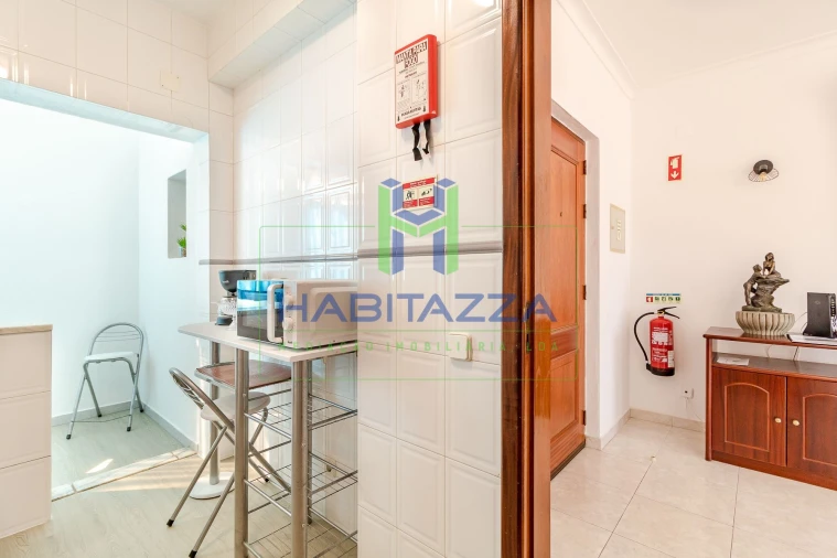 Apartamento T2 para Arrendamento em Estômbar e Parchal Foto 12