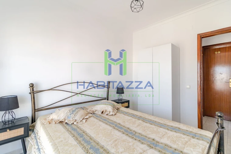 Apartamento T2 para Arrendamento em Estômbar e Parchal Foto 14