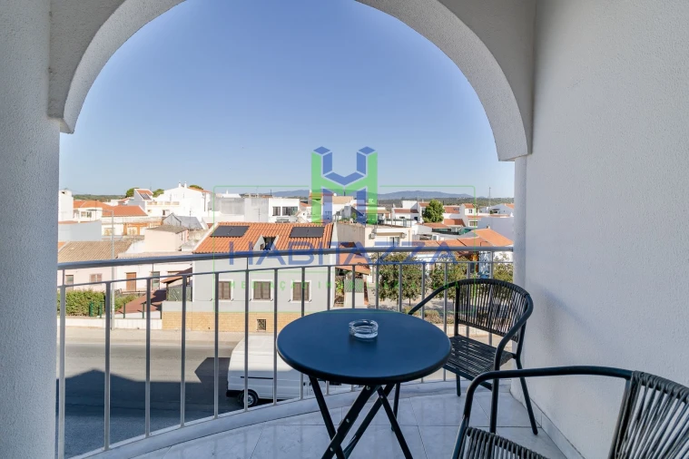 Apartamento T2 para Arrendamento em Estômbar e Parchal Foto 3