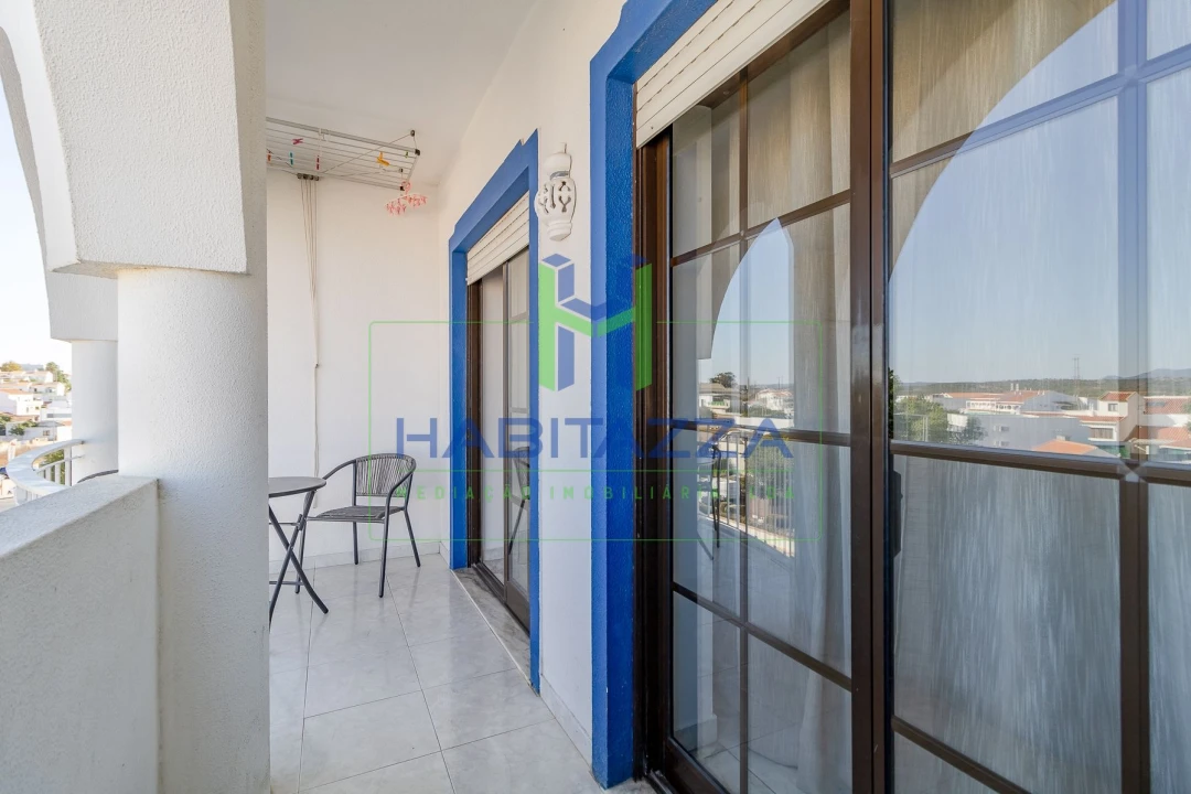 Apartamento T2 para Arrendamento em Estômbar e Parchal Foto 5