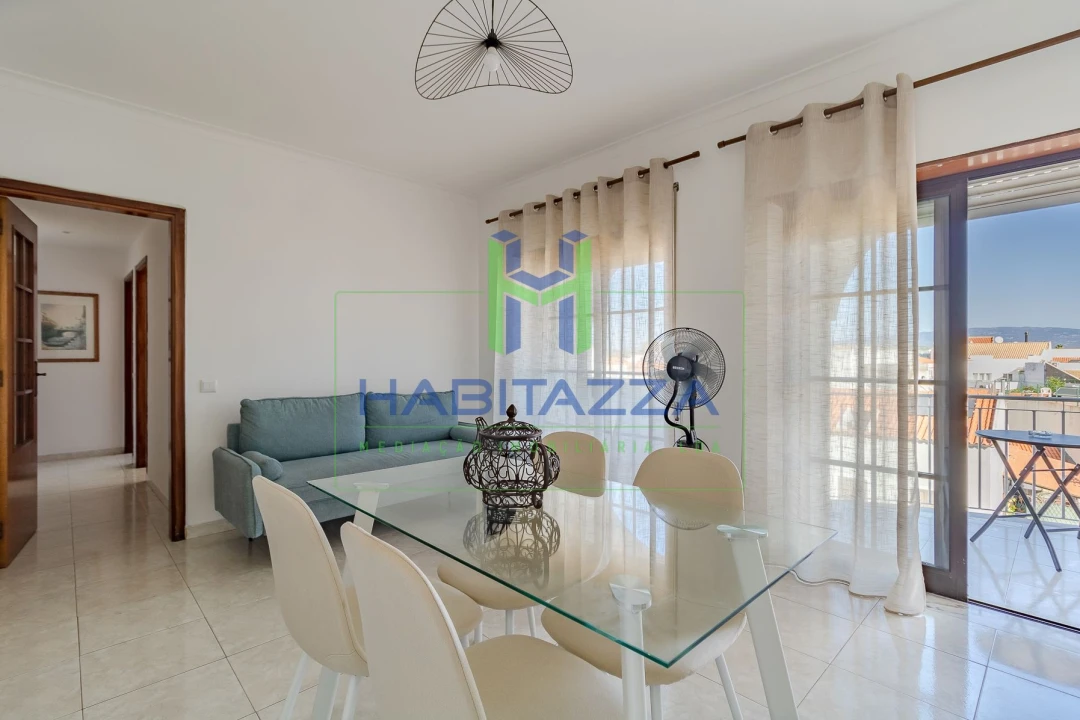 Apartamento T2 para Arrendamento em Estômbar e Parchal Foto 2
