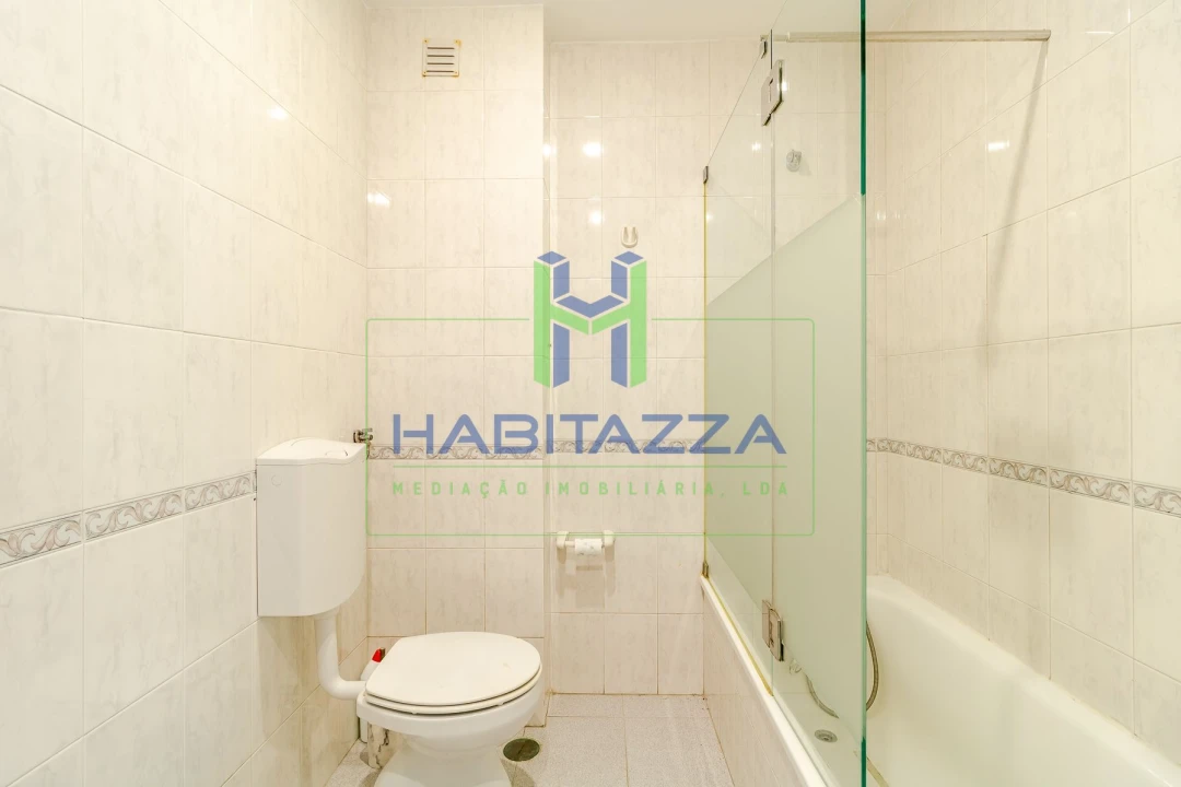 Apartamento T2 para Arrendamento em Estômbar e Parchal Foto 18