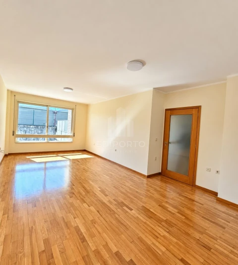 Apartamento T2 para Venda em Custoias