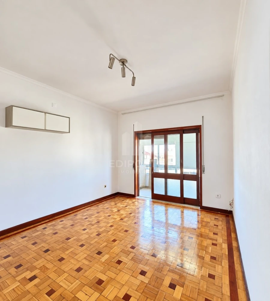 Apartamento T4 para Venda em Campanhã Foto 3