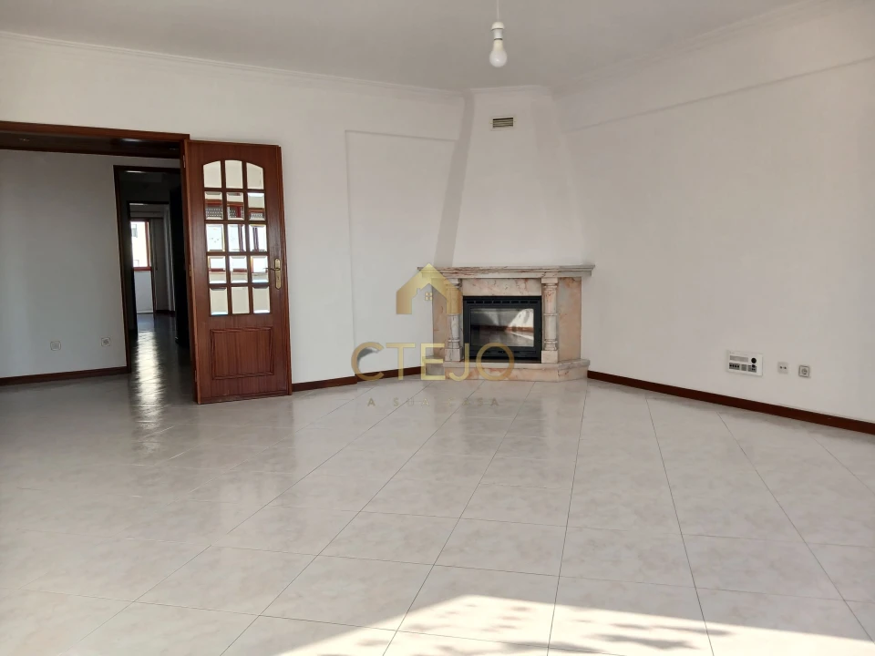 Apartamento T2 para Arrendamento em Póvoa de Santa Iria e Forte da Casa Foto 2