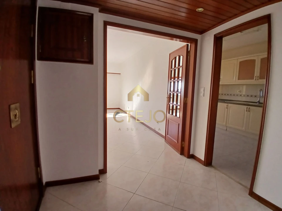 Apartamento T2 para Arrendamento em Póvoa de Santa Iria e Forte da Casa Foto 10