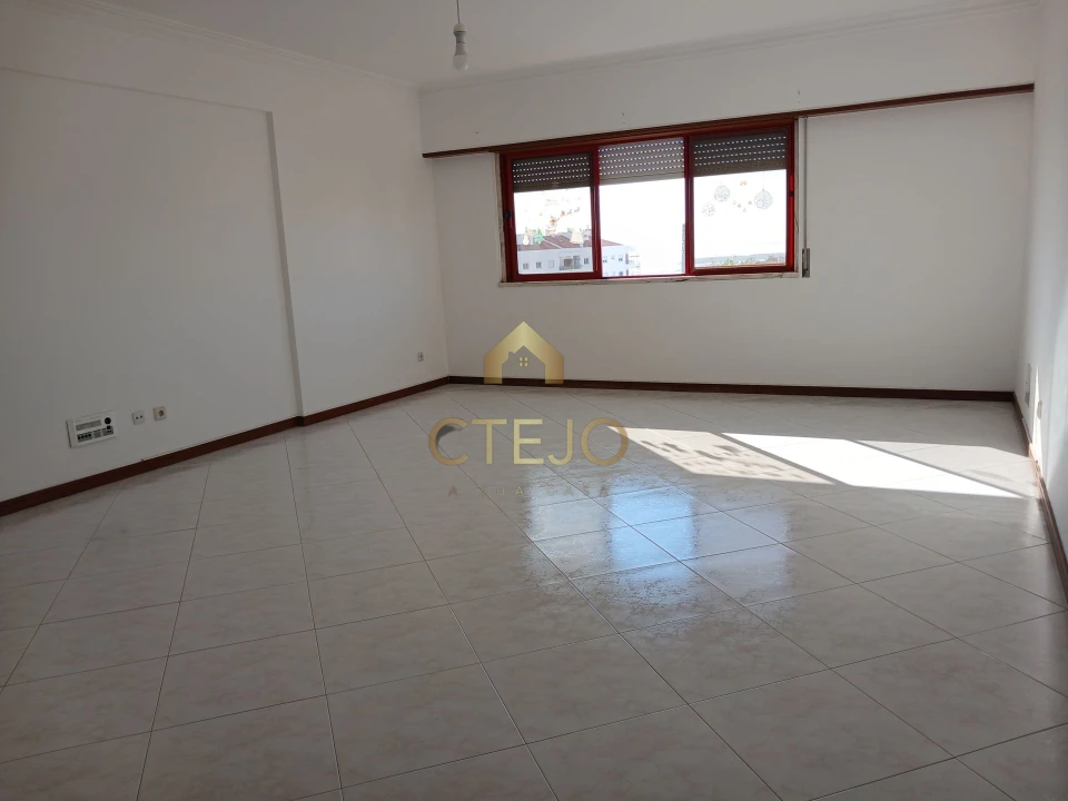 Apartamento T2 para Arrendamento em Póvoa de Santa Iria e Forte da Casa Foto 4