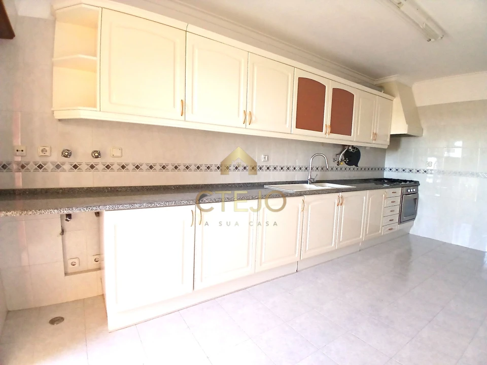 Apartamento T2 para Arrendamento em Póvoa de Santa Iria e Forte da Casa Foto 5