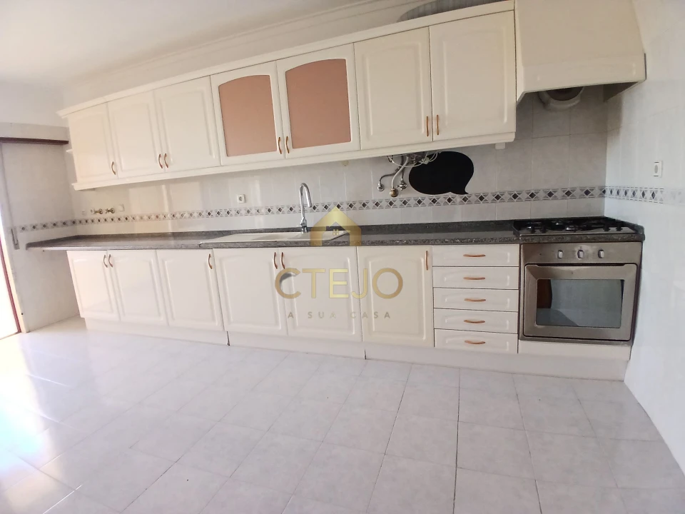 Apartamento T2 para Arrendamento em Póvoa de Santa Iria e Forte da Casa Foto 8