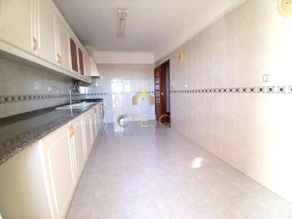 Apartamento T2 para Arrendamento em Póvoa de Santa Iria e Forte da Casa Foto 7