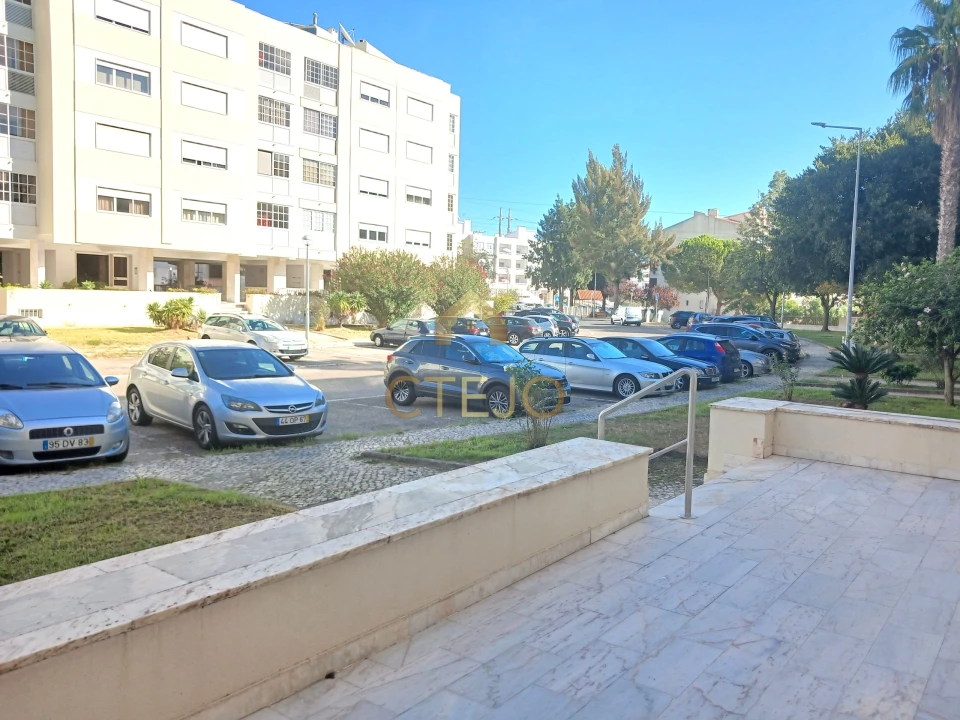 Apartamento T2 para Arrendamento em Póvoa de Santa Iria e Forte da Casa Foto 1