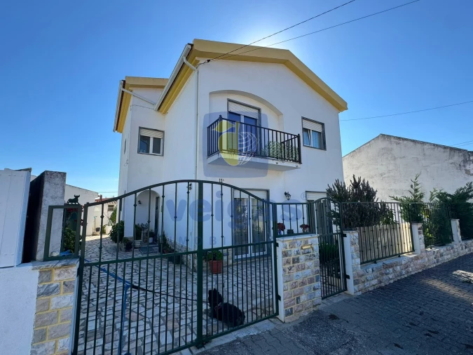 Moradia T3 para Venda em Olho Marinho Foto 2