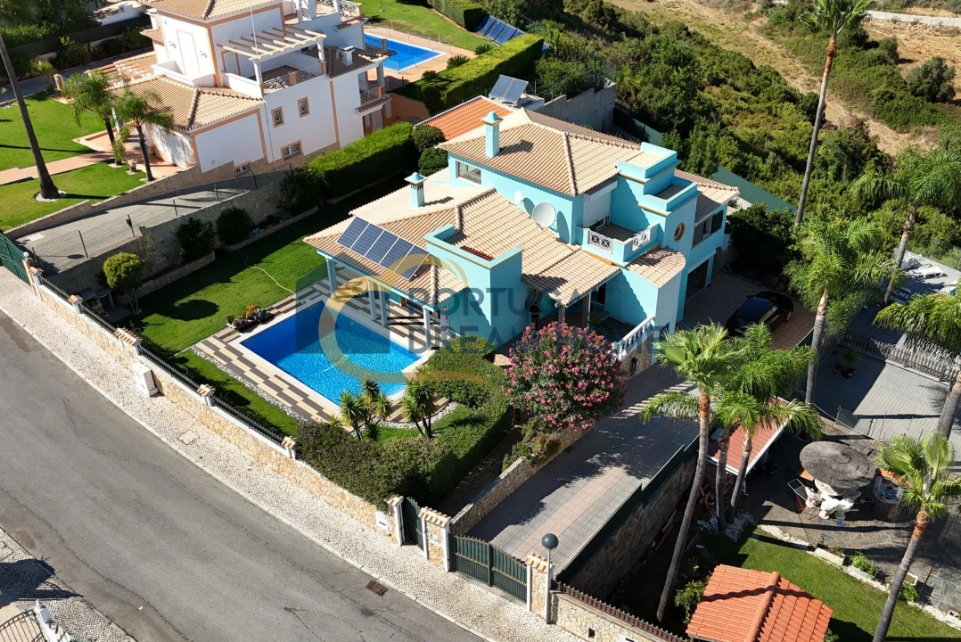 Moradia T3 para Venda em Albufeira e Olhos de Água Foto 1