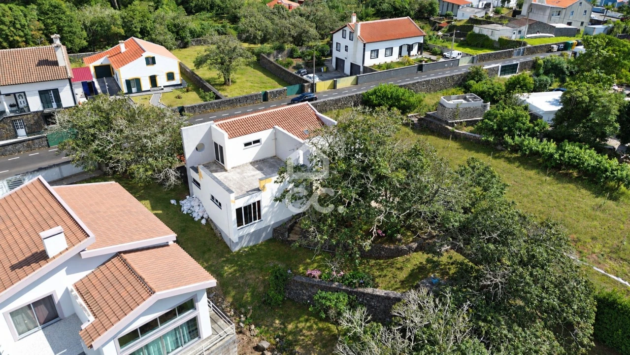 Moradia T4 para Venda em São Mateus da Calheta Foto 4