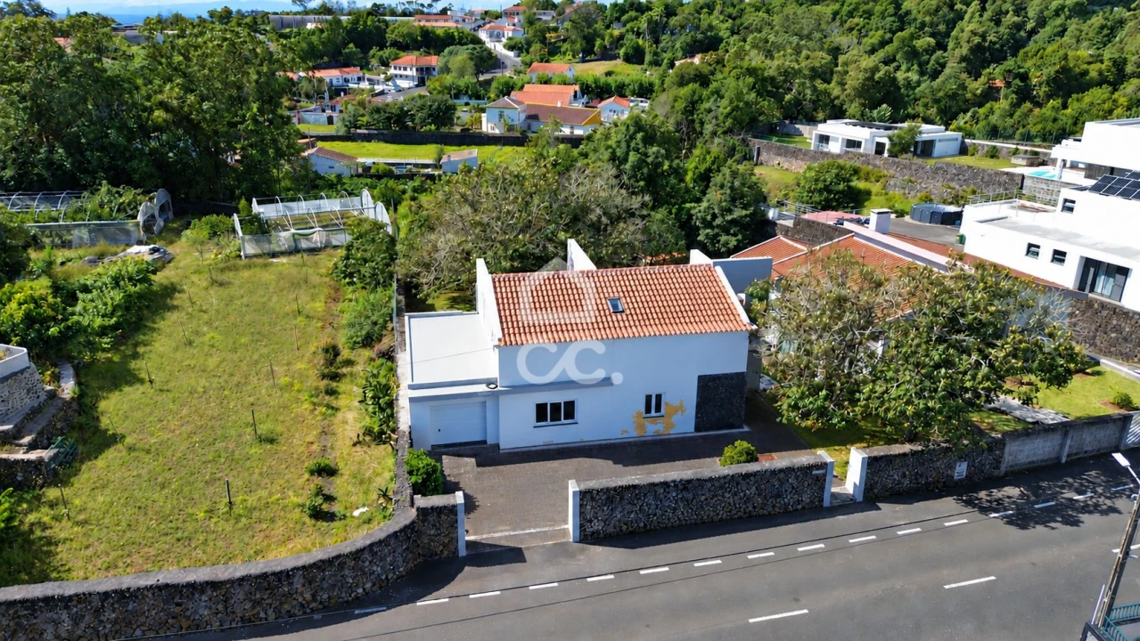 Moradia T4 para Venda em São Mateus da Calheta Foto 1