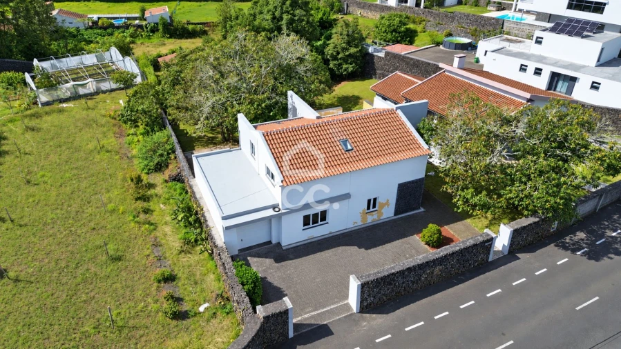 Moradia T4 para Venda em São Mateus da Calheta Foto 2