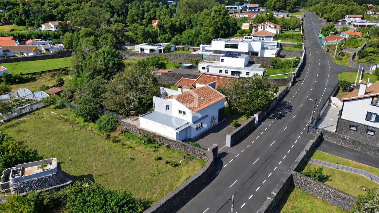 Moradia T4 para Venda em São Mateus da Calheta Foto 3