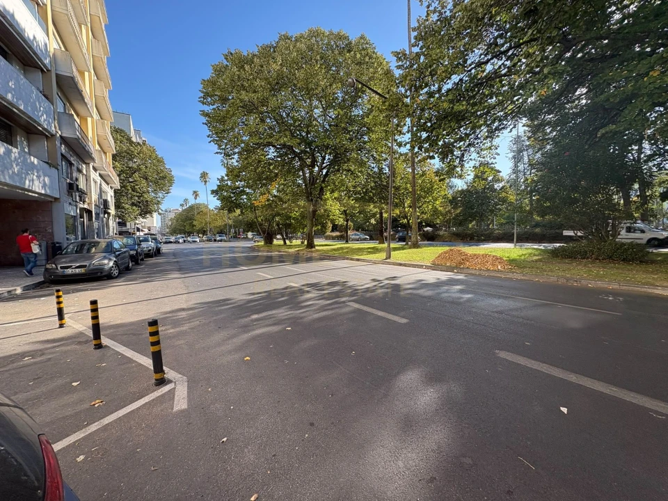 Apartamento T2 para Arrendamento em Alvalade Foto 3