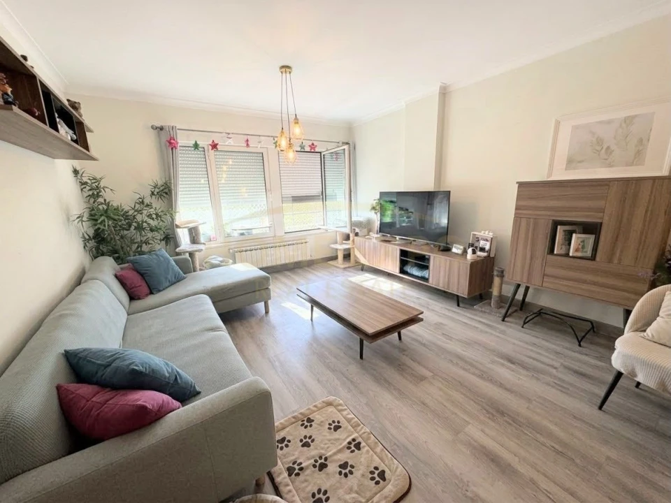 Apartamento T2 para Arrendamento em Alvalade Foto 1