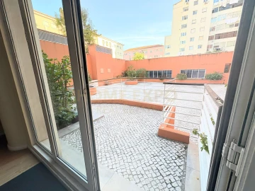 Apartamento T2 para Arrendamento em Alvalade