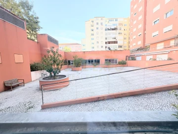 Apartamento T2 para Arrendamento em Alvalade