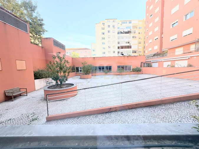 Apartamento T2 para Arrendamento em Alvalade Foto 42