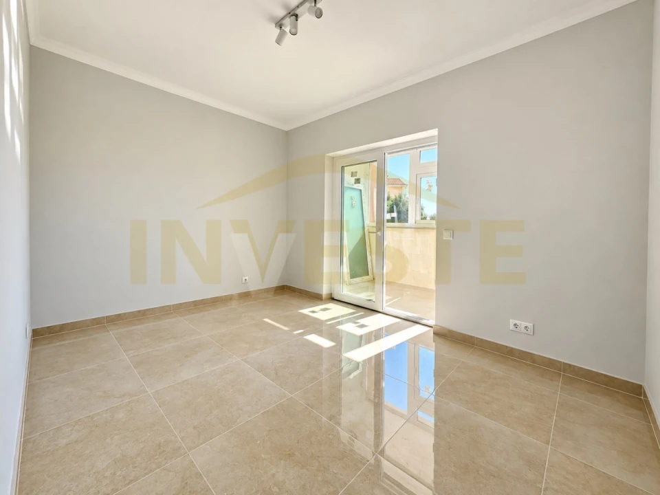 Apartamento T2 para Arrendamento em Alcabideche Foto 3