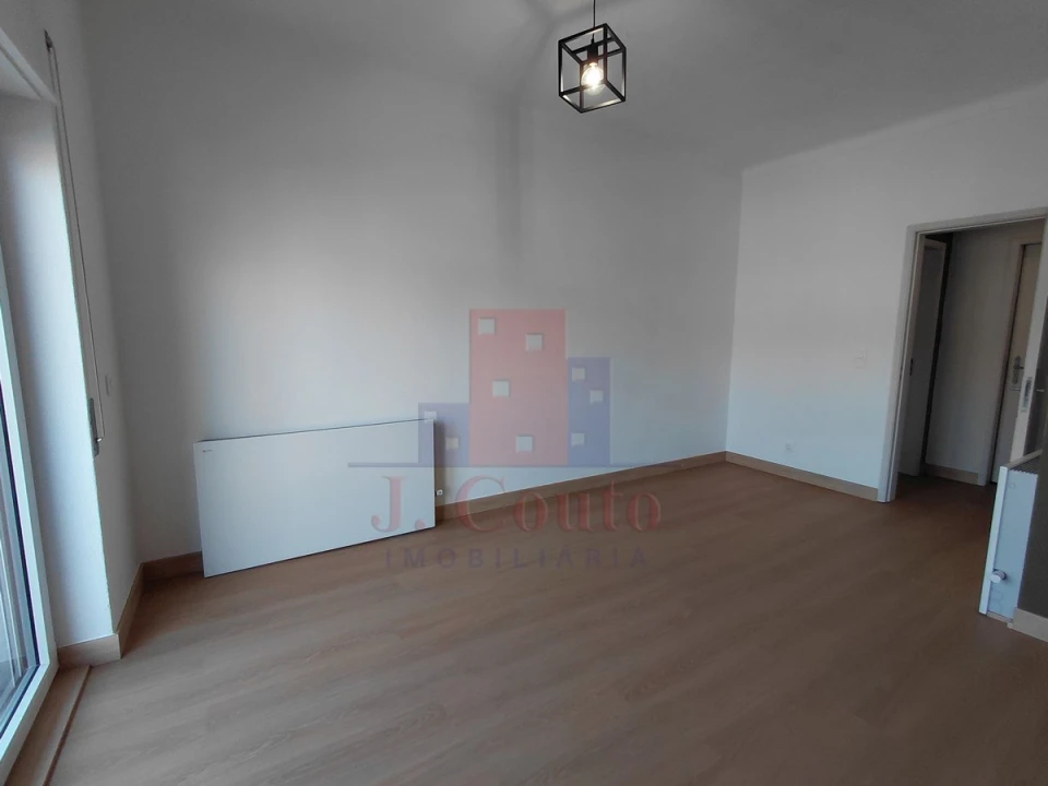 Apartamento T3 para Arrendamento em Nossa Senhora do Pópulo, Coto e São Gregório Foto 3