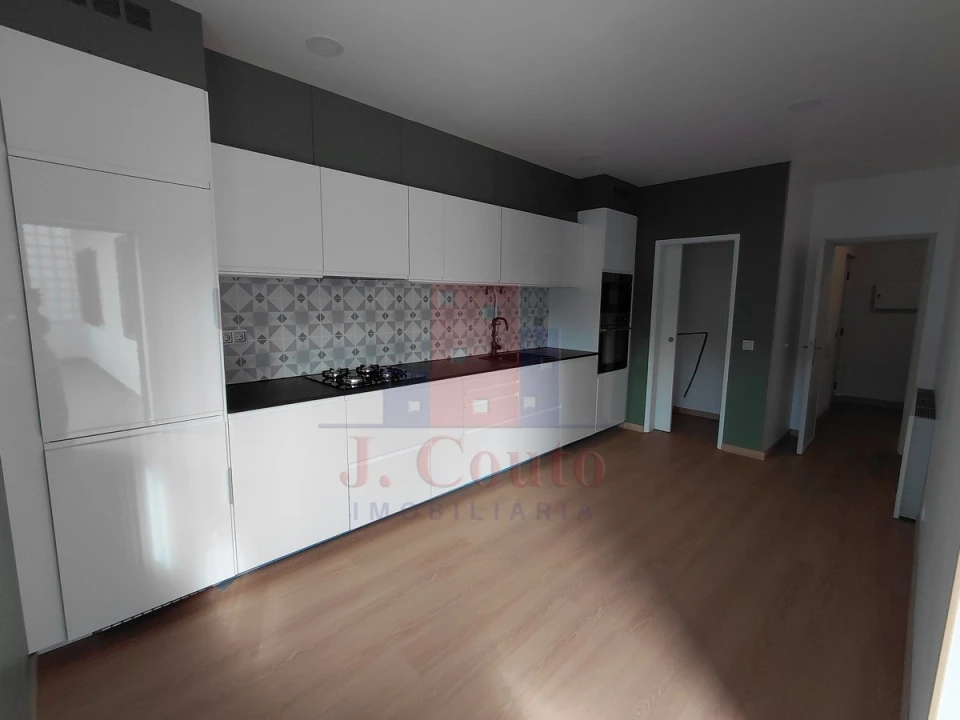 Apartamento T3 para Arrendamento em Nossa Senhora do Pópulo, Coto e São Gregório Foto 8