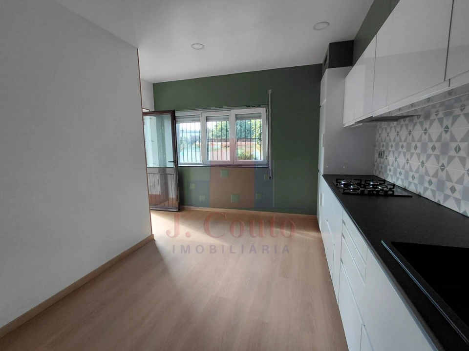 Apartamento T3 para Arrendamento em Nossa Senhora do Pópulo, Coto e São Gregório Foto 9