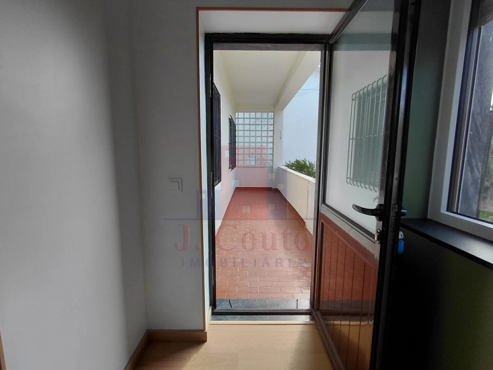 Apartamento T3 para Arrendamento em Nossa Senhora do Pópulo, Coto e São Gregório Foto 10