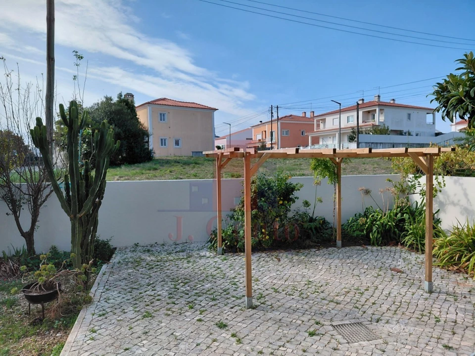 Apartamento T3 para Arrendamento em Nossa Senhora do Pópulo, Coto e São Gregório Foto 12