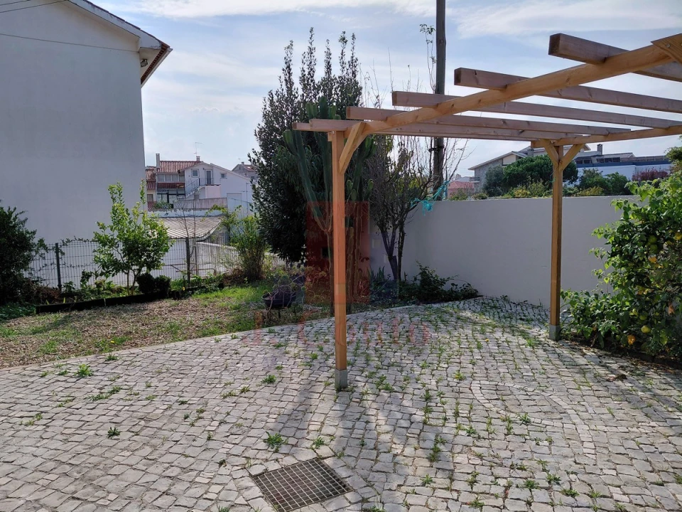 Apartamento T3 para Arrendamento em Nossa Senhora do Pópulo, Coto e São Gregório Foto 13