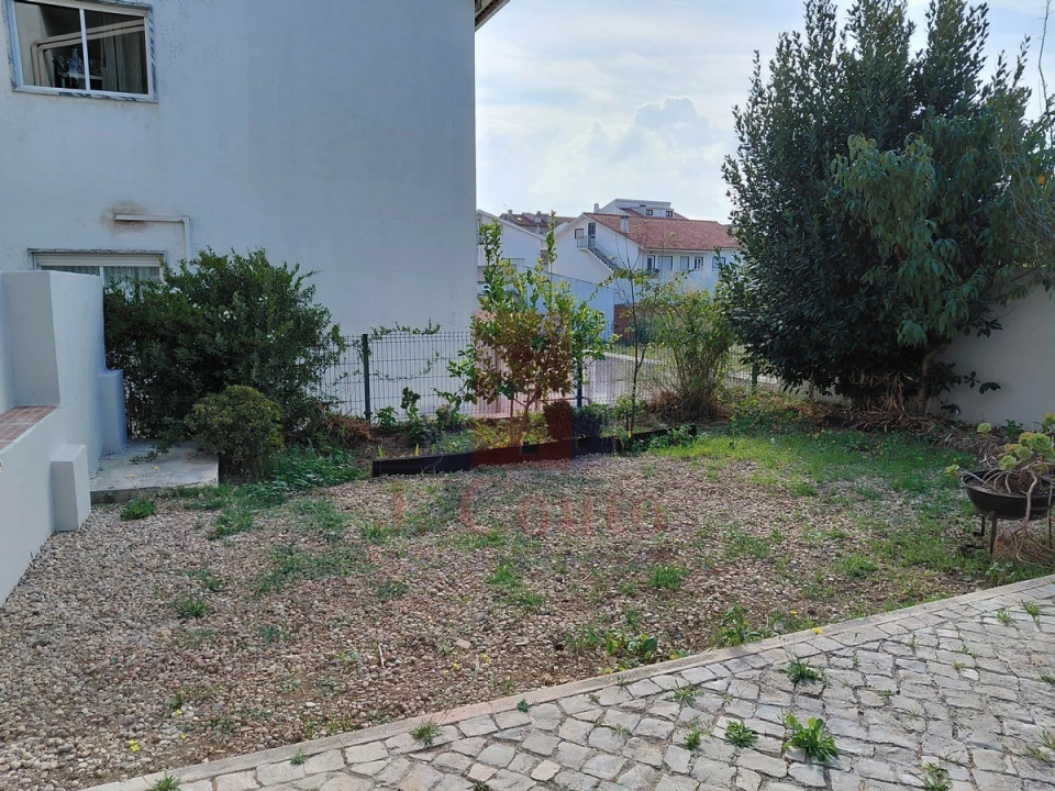 Apartamento T3 para Arrendamento em Nossa Senhora do Pópulo, Coto e São Gregório Foto 14