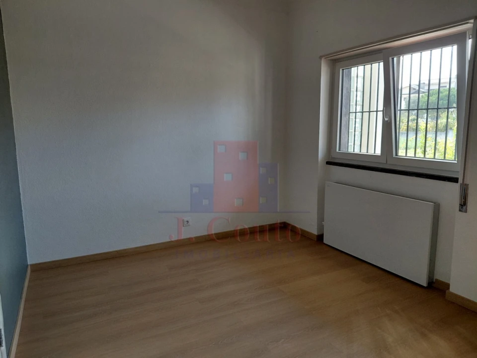 Apartamento T3 para Arrendamento em Nossa Senhora do Pópulo, Coto e São Gregório Foto 18