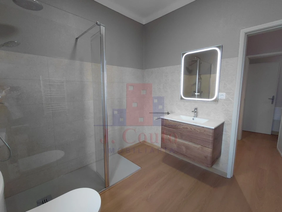 Apartamento T3 para Arrendamento em Nossa Senhora do Pópulo, Coto e São Gregório Foto 24