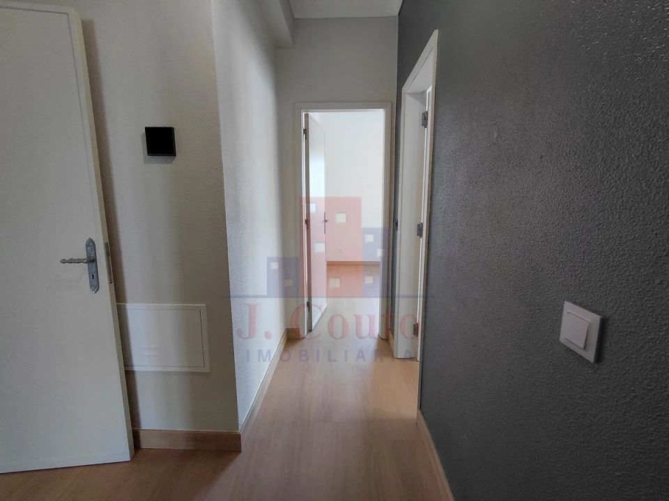 Apartamento T3 para Arrendamento em Nossa Senhora do Pópulo, Coto e São Gregório Foto 25