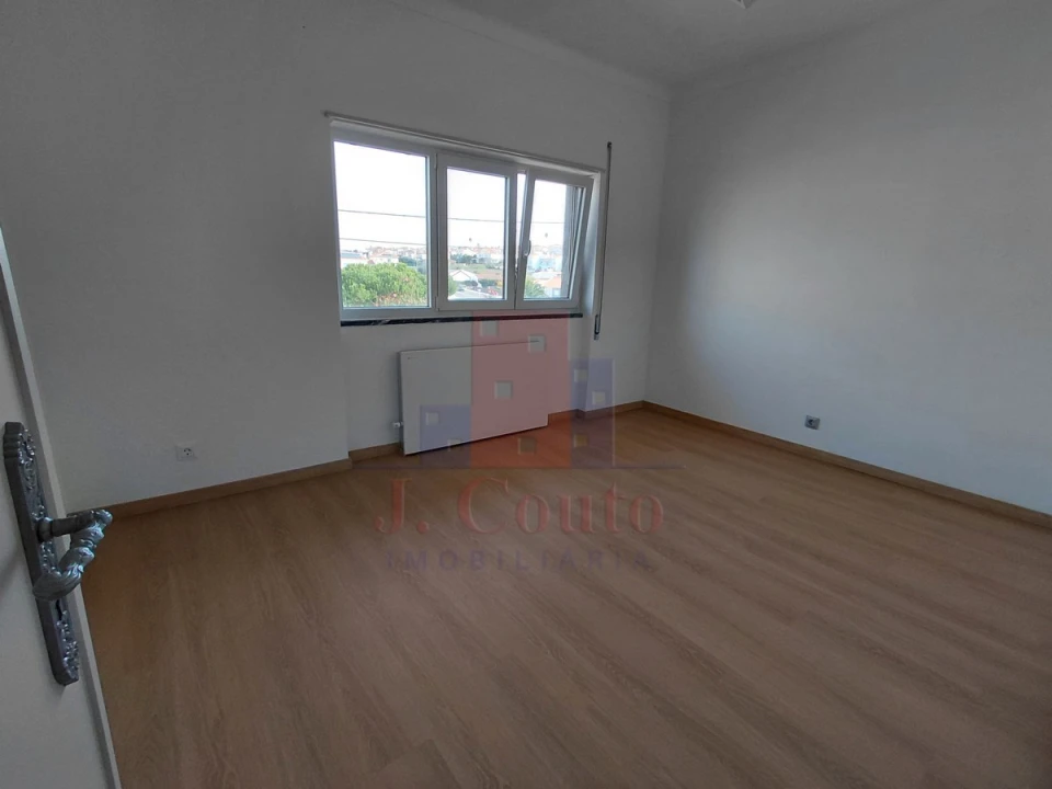 Apartamento T3 para Arrendamento em Nossa Senhora do Pópulo, Coto e São Gregório Foto 27